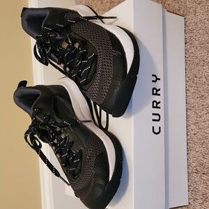 Curry (Under Armour) Style GS-3Z6 Basketball Shoes, 5Y